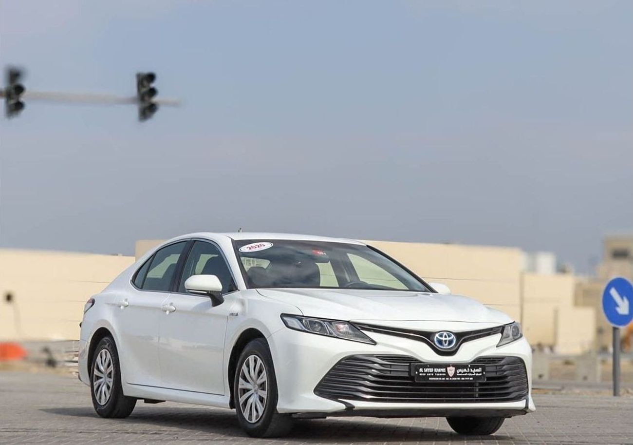 Toyota Camry LE 2.5L (176 HP) Toyota Camry 2020 GCC  Hybrid, original paint without accident, in excellent condit