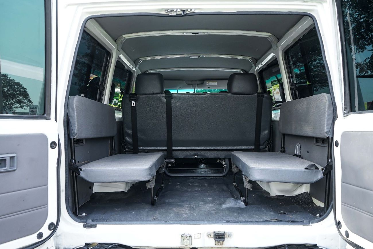 تويوتا لاند كروزر 70 The 2013 Toyota Land Cruiser Hardtop is a rugged, off-road focused SUV from the legendary 70 Series