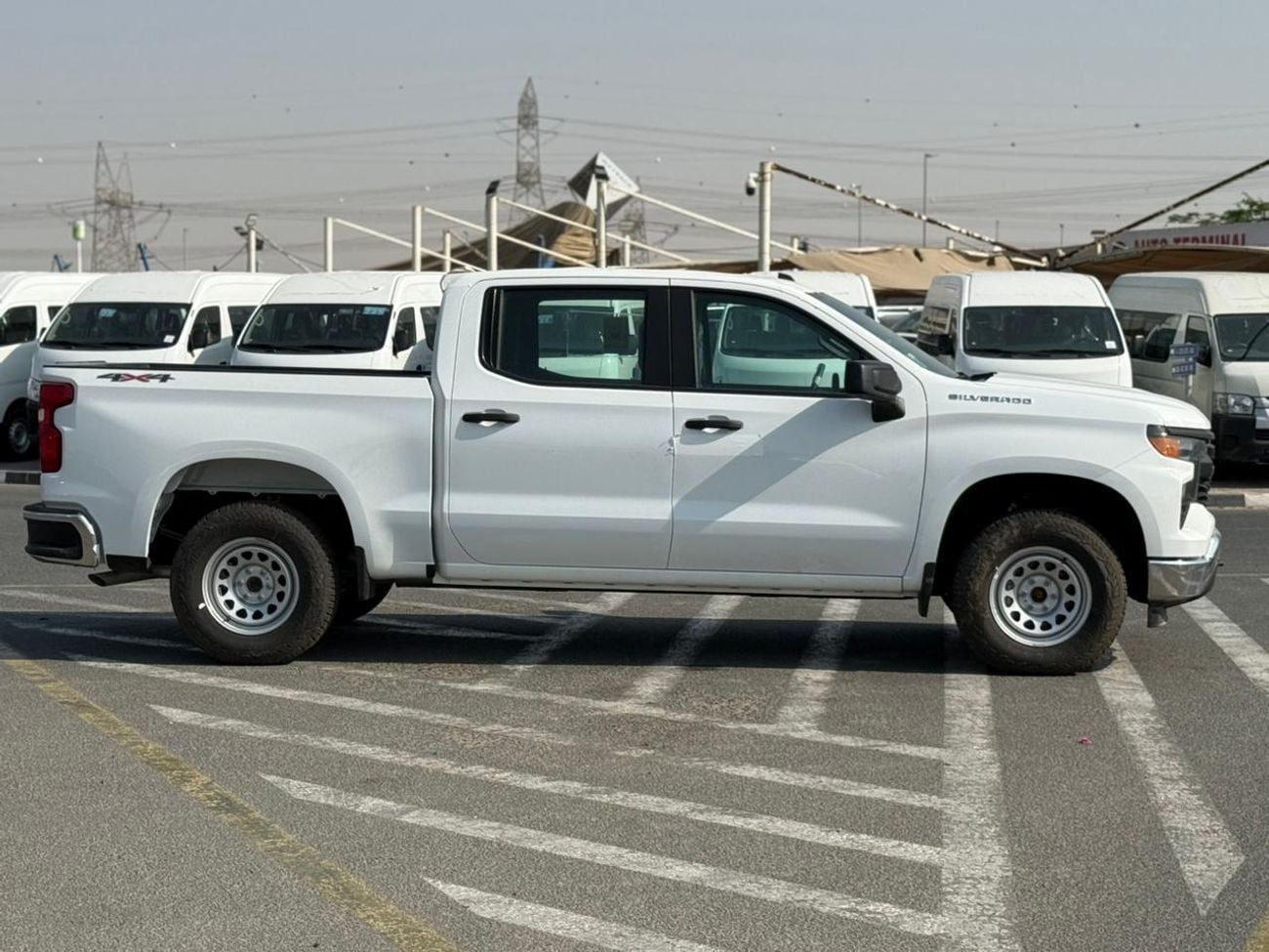 Chevrolet Silverado 1500 REG/CAB TRAILBOSS CLOTH 5.3 V8 RST 5.3 V8 GCC SPECS
