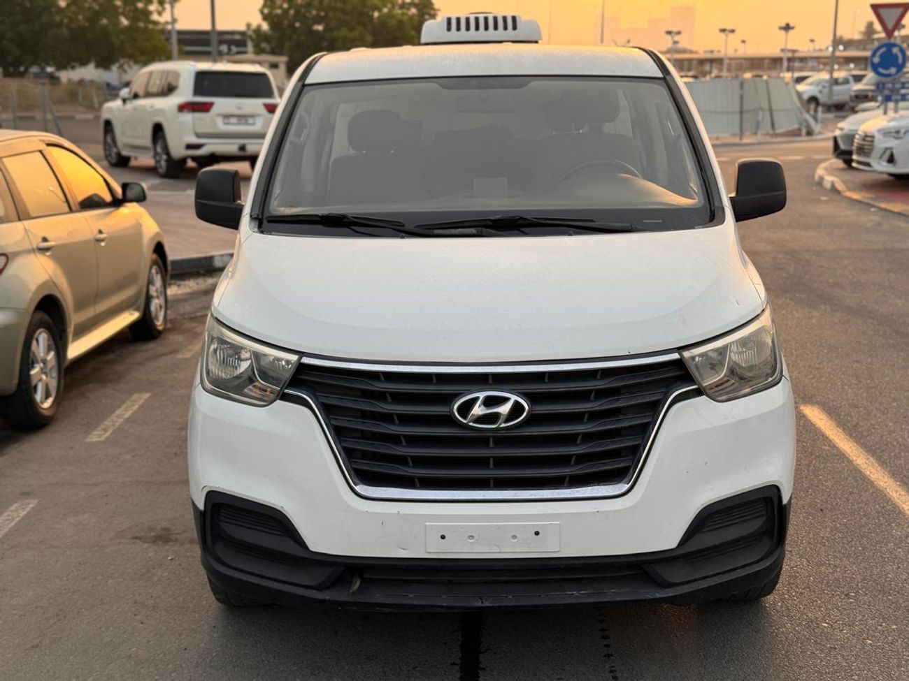 Hyundai H-1 T Q MT 6P  2.4L VAN RWD