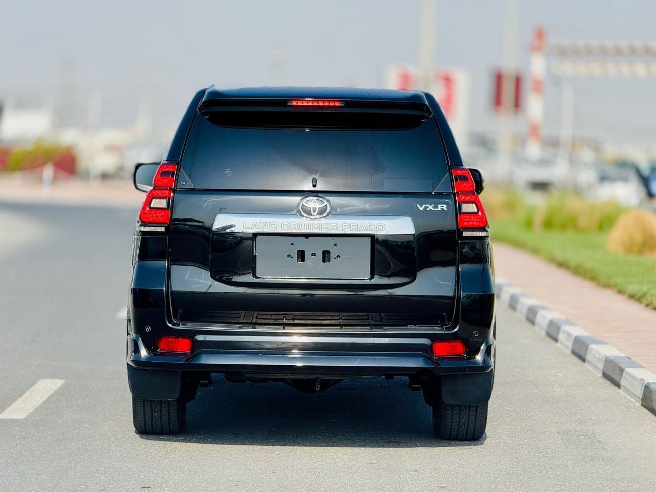 Toyota Prado VXR Toyota Prado Fuel Petrol cylinder 4 black colour outside and beige inside