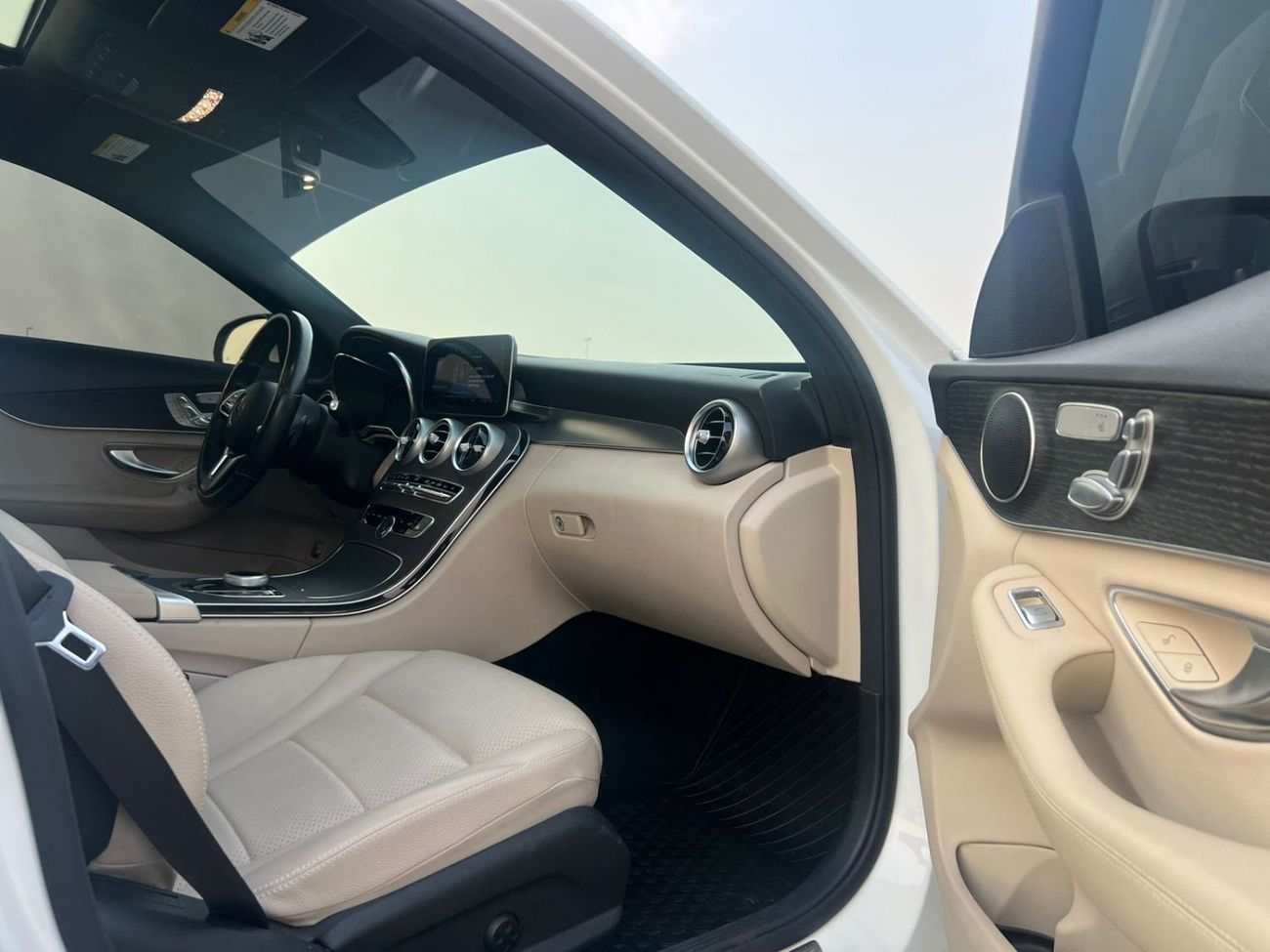 مرسيدس بنز C 300 2021 Mercedes Benz C300 4Matic - 2.0L V4 AWD- Full Option - 360* CAM - Radar & Sensors - Sunroof