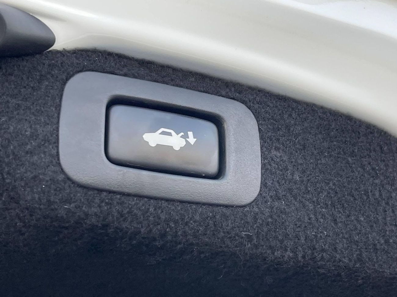 لكزس LS 460 محرك V8 سعة 4.6 لتر / F-SPORT / ممشى قليل / جنوط مقاس 19 بوصة / نقطة عمياء / مقاعد كبيرة / بحالة ممت