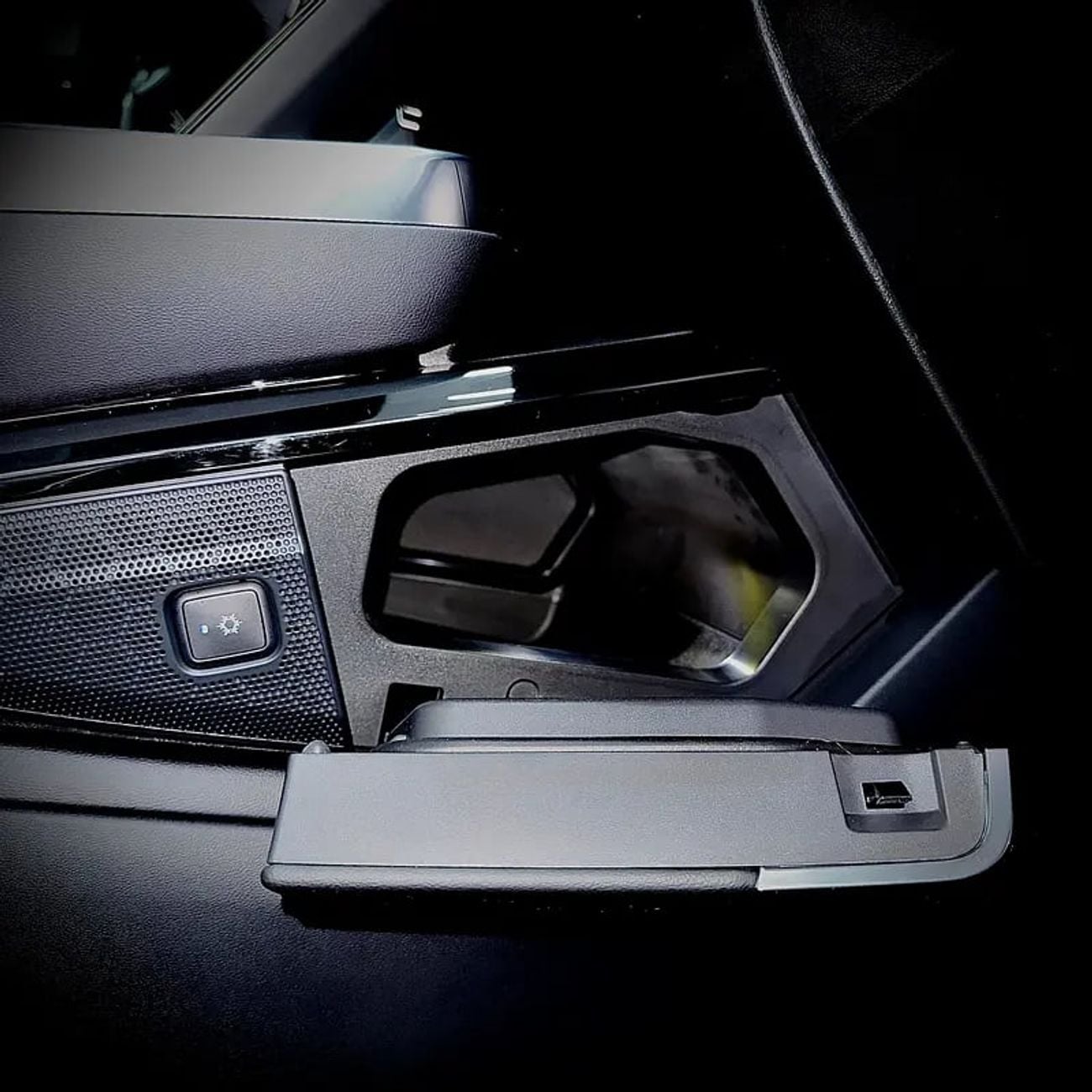 كاديلاك إسكالاد IQL - 1000E4