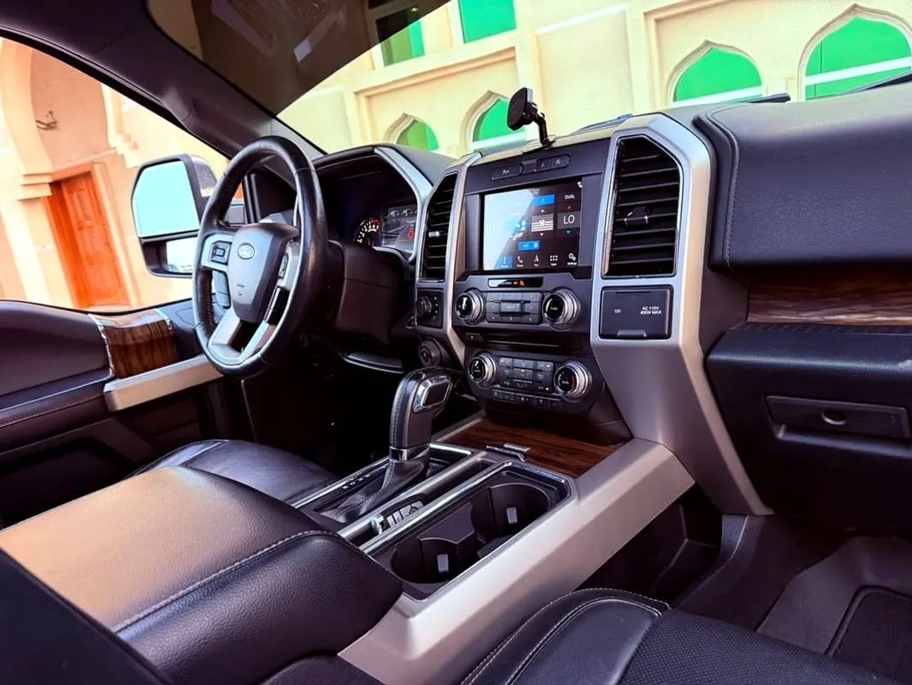 Ford F-150 LARIAT SUPER LUX+SPORTS PK | Canadian Specs فورد فل اوبشن بحالة ممتازة