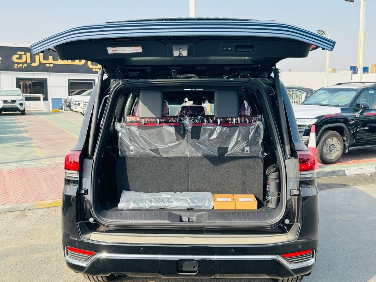 Toyota Land Cruiser LC300 VXR 3.5L TWIN TURBO F/O A/T BLACK INSIDE RED 2025