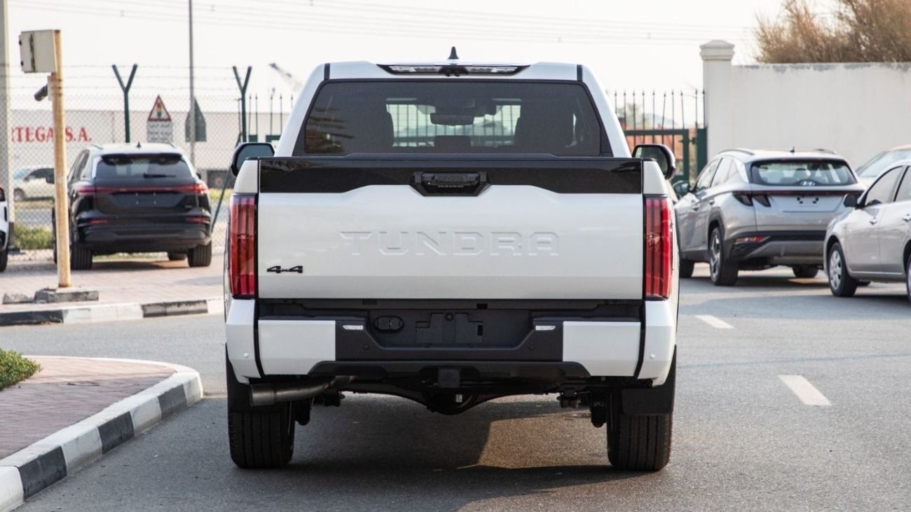 Toyota Tundra Platinum 4WD. Local Registration + 10%