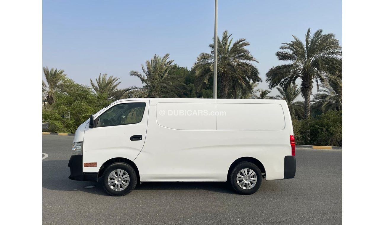 Nissan Urvan Panel Van Std NISSAN urvan 2018 GCC delvry van accident free
