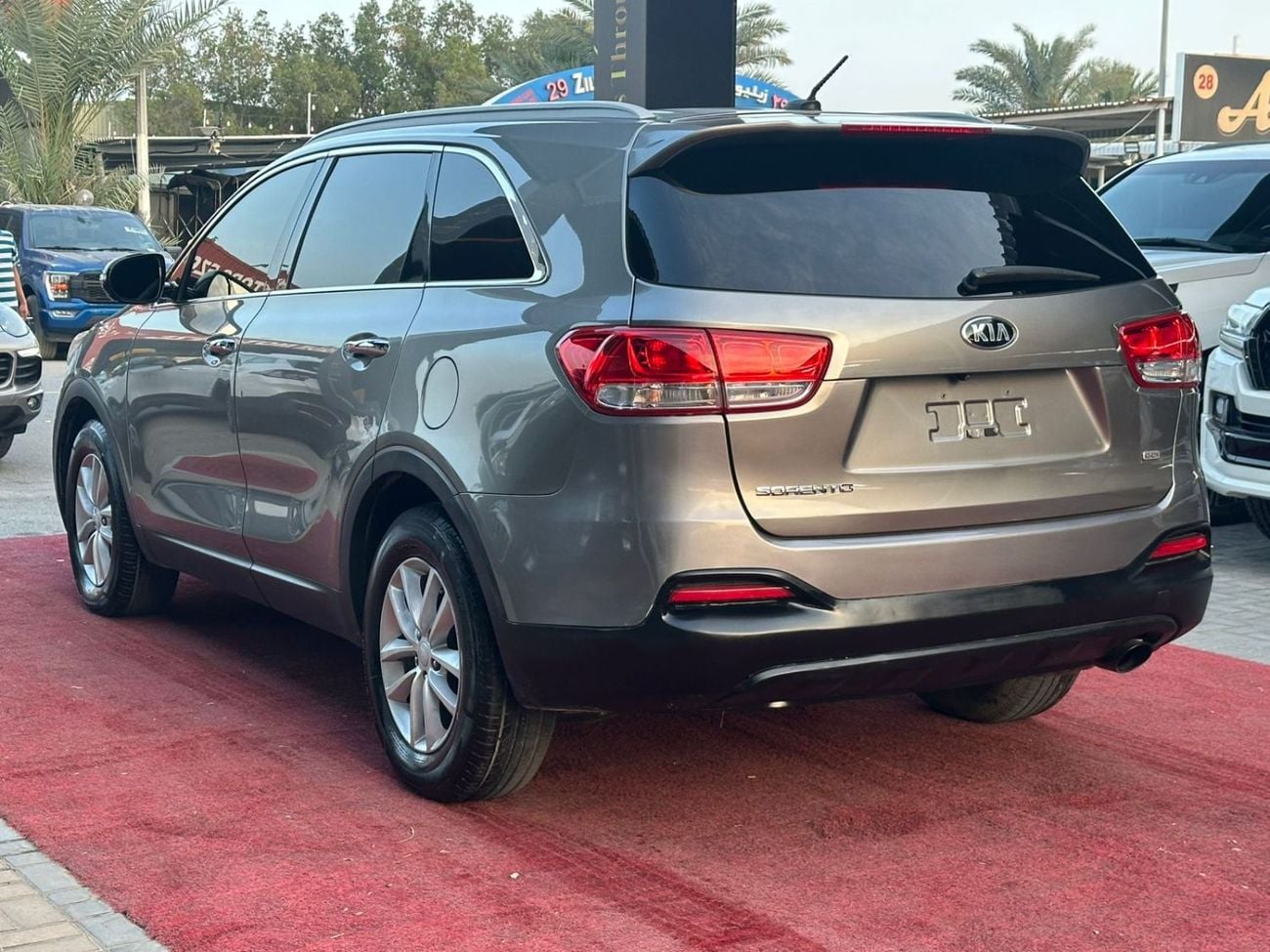 كيا سورينتو Base 2.4L FWD