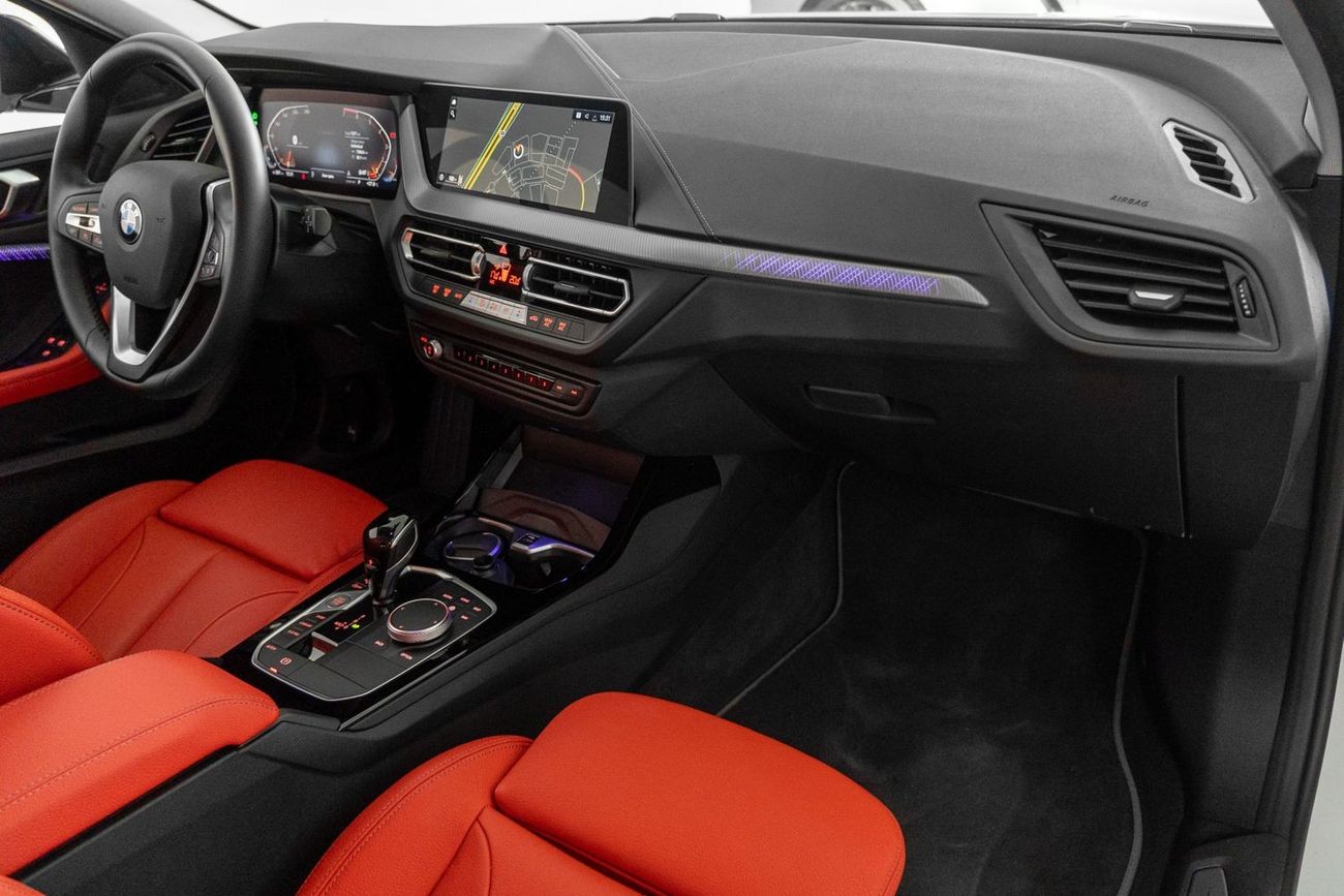 BMW 120i Exclusive 2.0L Sport Line