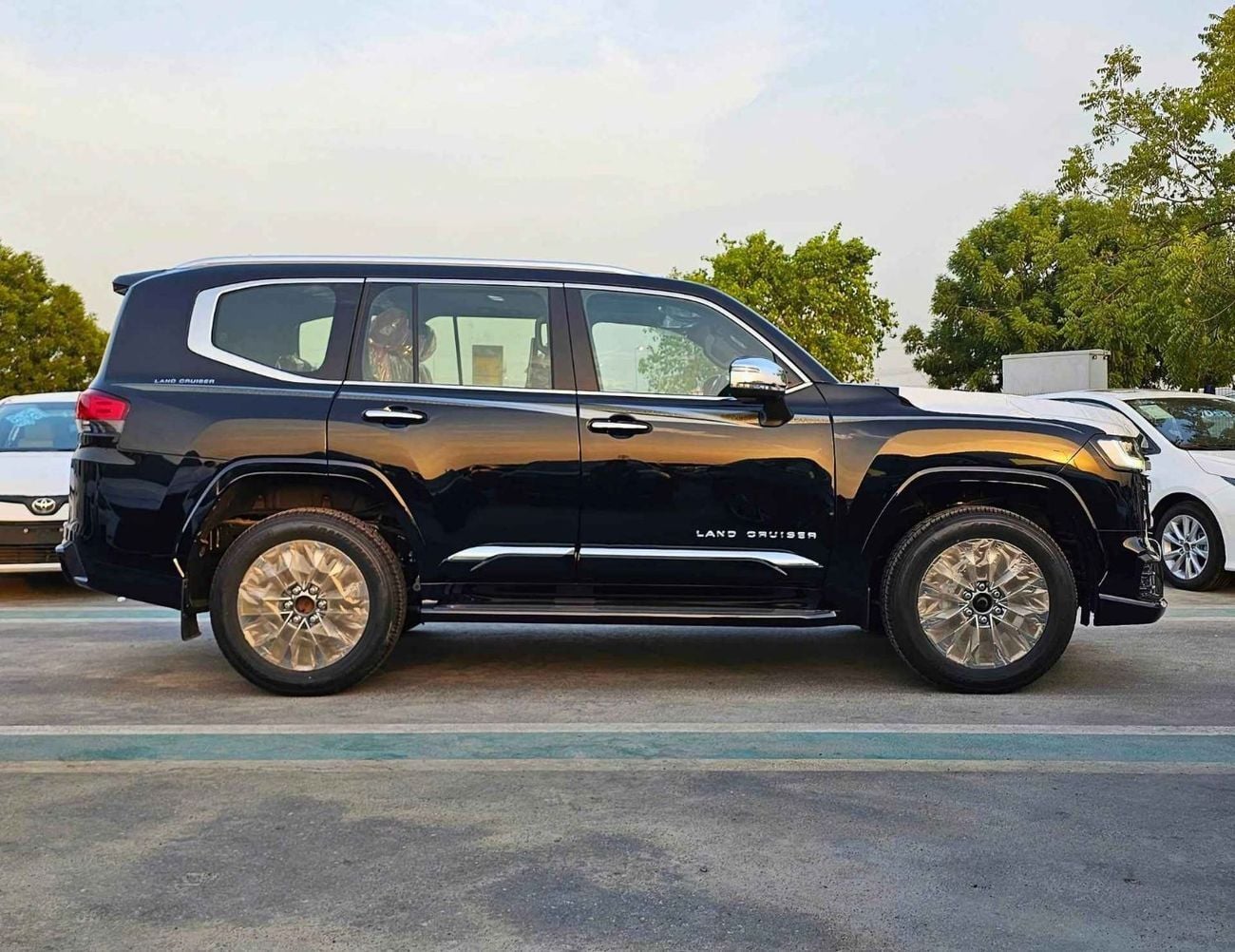 Toyota Land Cruiser VXR TWIN TURBO EXCL / HIGH OPTION / SUNROOF / LEATHER / POWER SEATS/3.5L PETROL V6 A/T/ (CODE#LCTVXR
