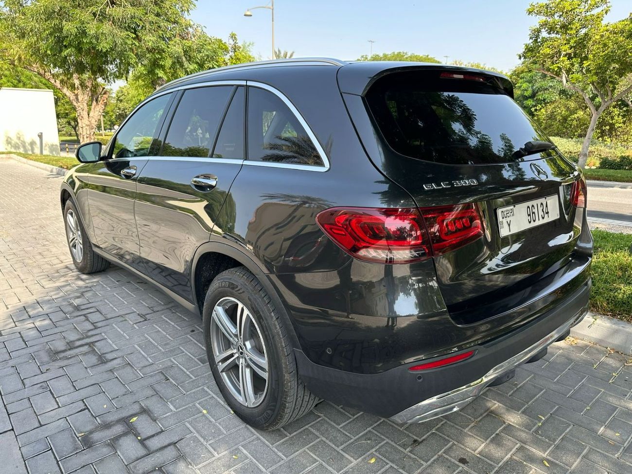 مرسيدس بنز GLC 300 Premium + 2.0L