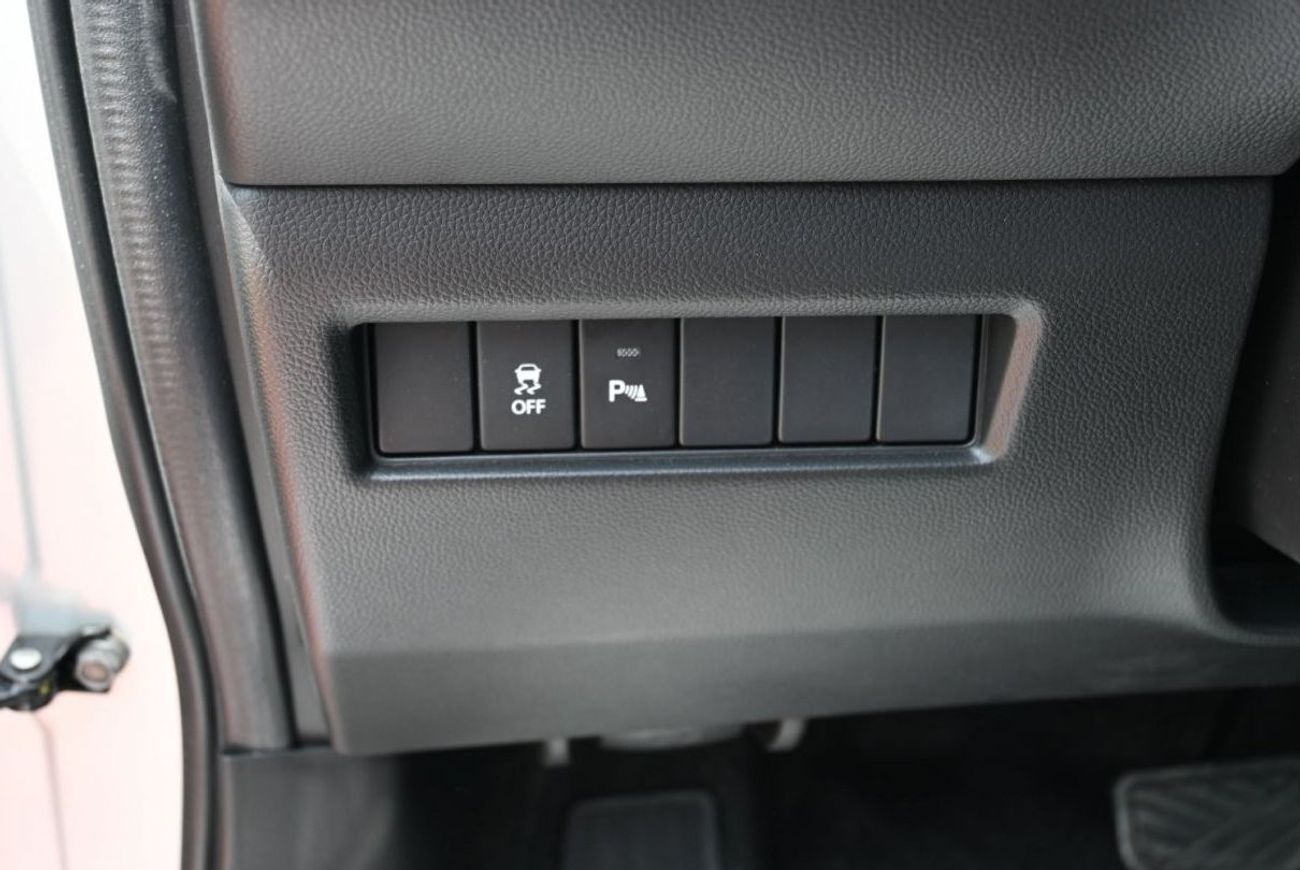 سوزوكي سويفت سوزوكي سويفت 1.2 لتر بنزين ، هاتشباك ، دفع أمامي ، 4 أبواب ، بدء الدفع ، وسادة هوائية مزدوجة ، حساسا