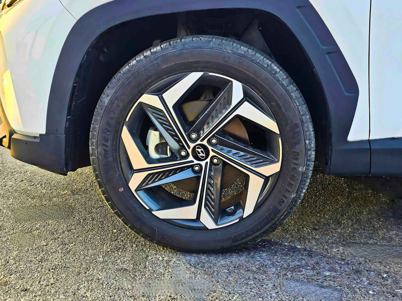 Hyundai Tucson /SEL LIMITED AWD/ LOW MILEAGE/ ELECTRIC/ LEATHER/ HEATING SEATS SUNROOF/ DVD/ EXPORT ONLY/ LOT#57476