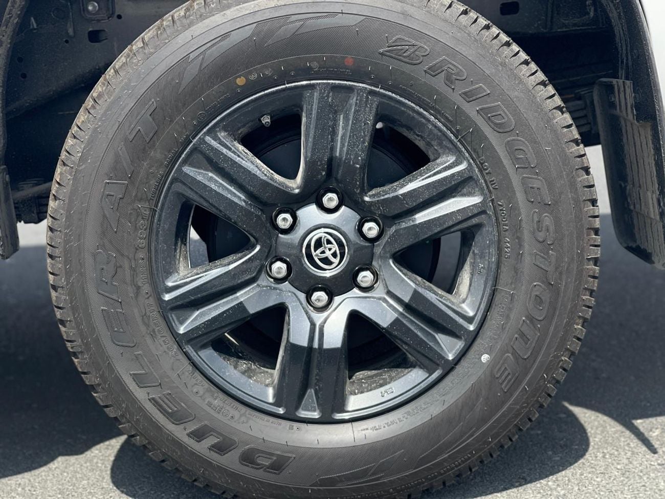 تويوتا هيلوكس GLXS SR5 2.7L 4X4