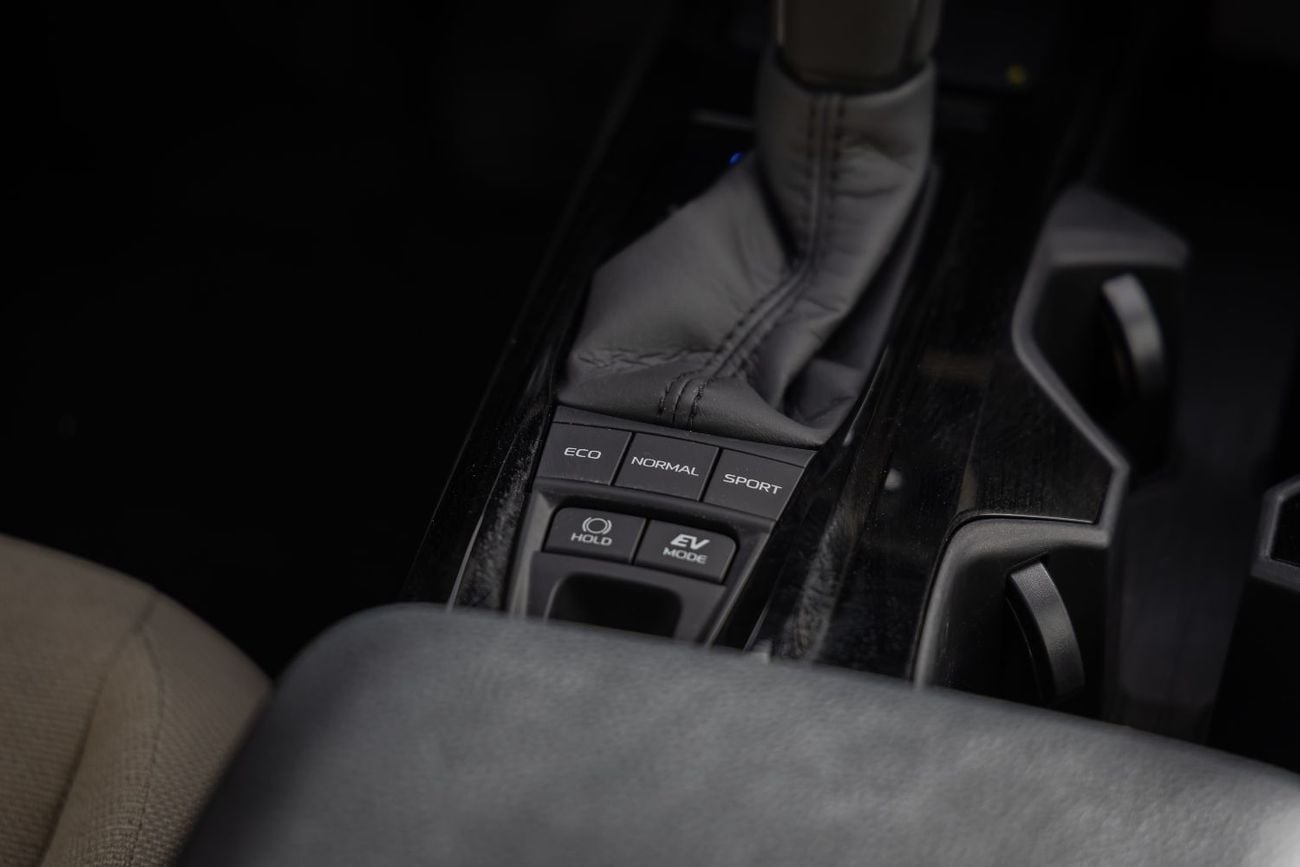 Toyota Camry Toyota Camry LE 2.5 L | Hybrid | White | Panoramic Sunroof | Electric Chair | 2026 GCC Specs