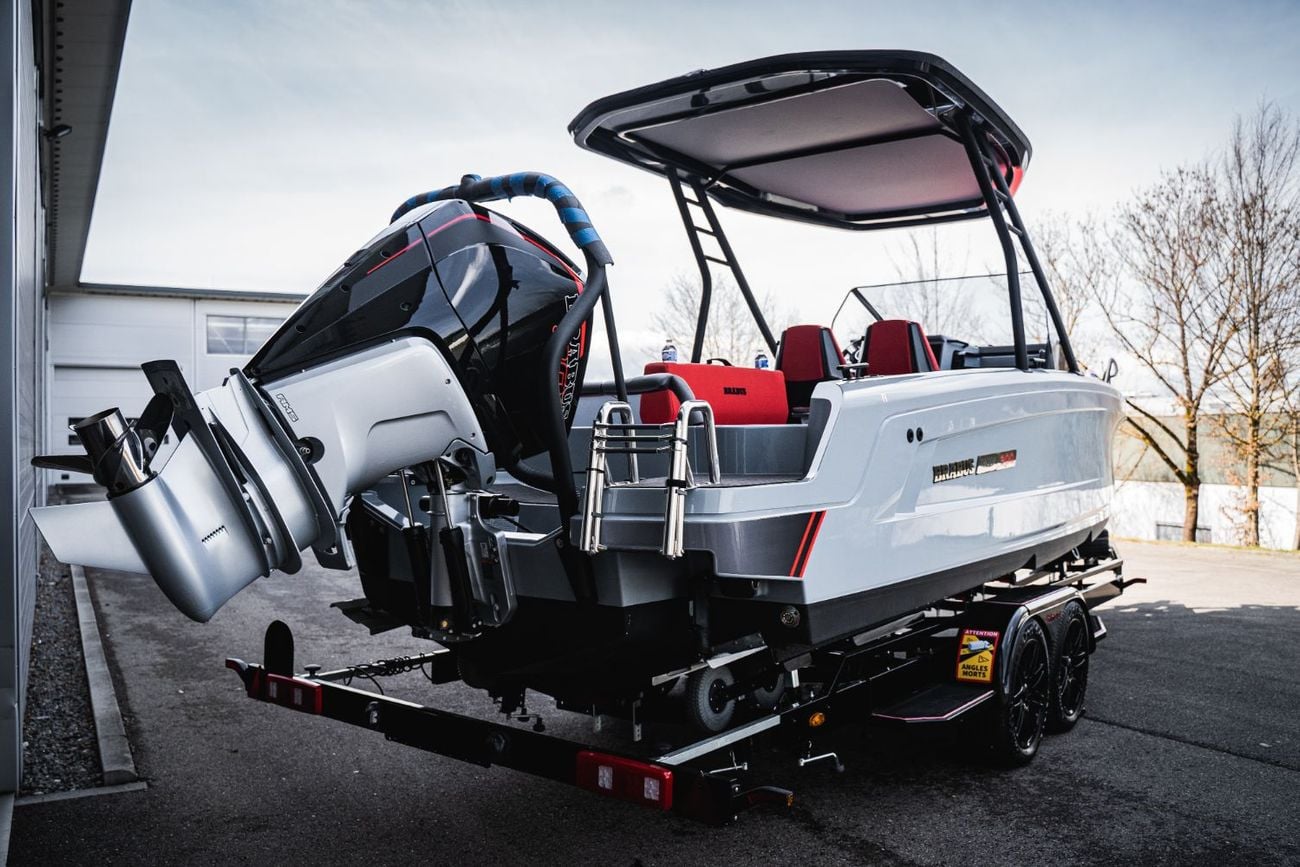 برابوس جي 800 ويدستار - مرسيدس-إيه إم جي جي 63 Boat BRABUS SHADOW 300 CROSS TOP INCL. TRAILER