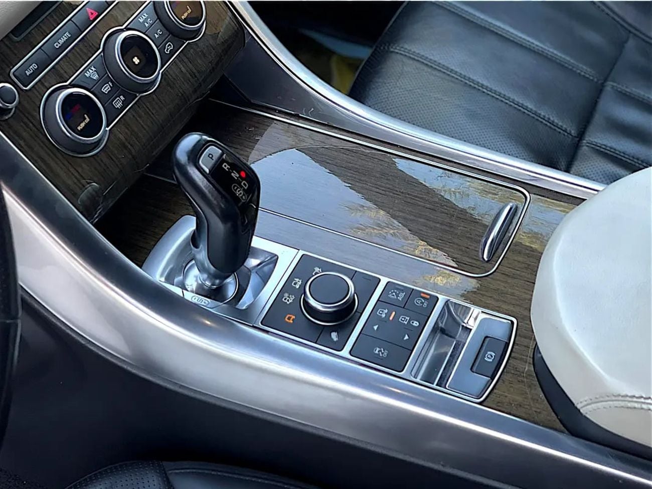 Land Rover Range Rover Sport Dynamic HSE D350 3.0L 1,838 EMI | RANGR ROVER | SPORT | HSE | WELL MAINTAINED