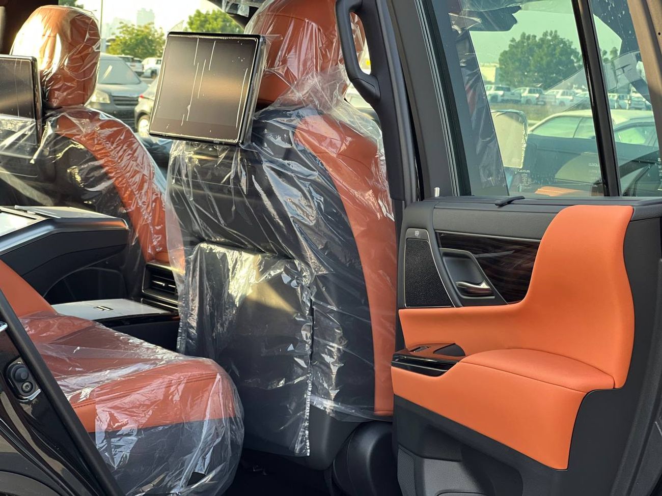 Lexus LX 700h VIP 3.5L HEV A/T // 2025 // FULL OPTION WITH VIP,COOLING,HEATED SEATS / MARK LEVINSON SOUND SYSTEM /