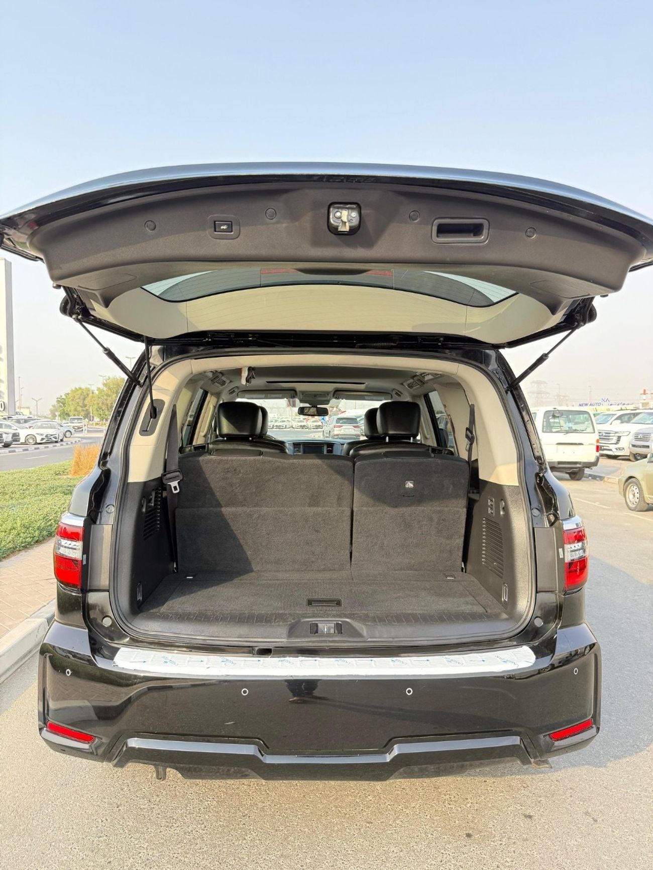 Nissan Armada 4WD SL Full Option