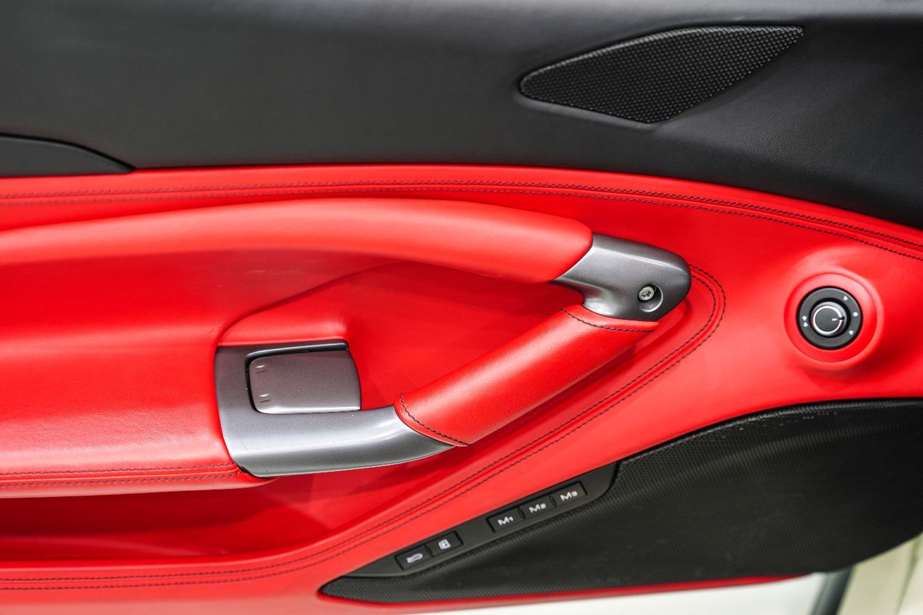 Ferrari F8 Tributo 3.9T V8 2020 Ferrari  F8 Tributo, Passenger Display, Carbon Fiber Interior, Dealer Warranty + Servic