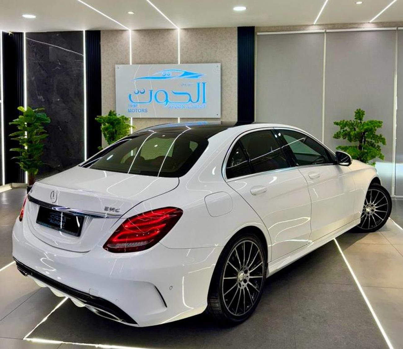 Mercedes-Benz C 200 AMG MERCEDES C200 || GCC || TOP OPTIONS || RED INTERIOR || FREE ACCIDENTS || PANORAMIC