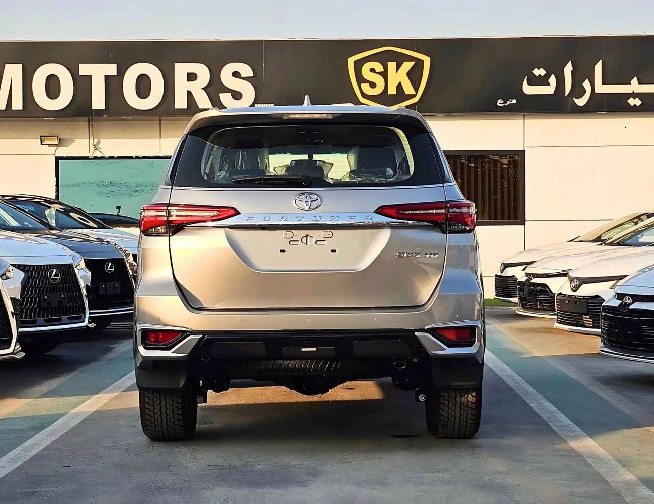 تويوتا فورتونر SR5 ADVENTURE / 4.0L V6 PETROL / CLIMATE WITH LEATHER SEATS /DIFFLOCK/ AUTO A/C (CODE # F6HA)