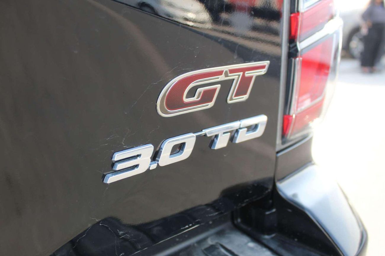 Isuzu DMax 3.0L Crew Cab 4WD LS (A/T) 3.0L DMax GT Crew Cab 4WD LS (A/T)