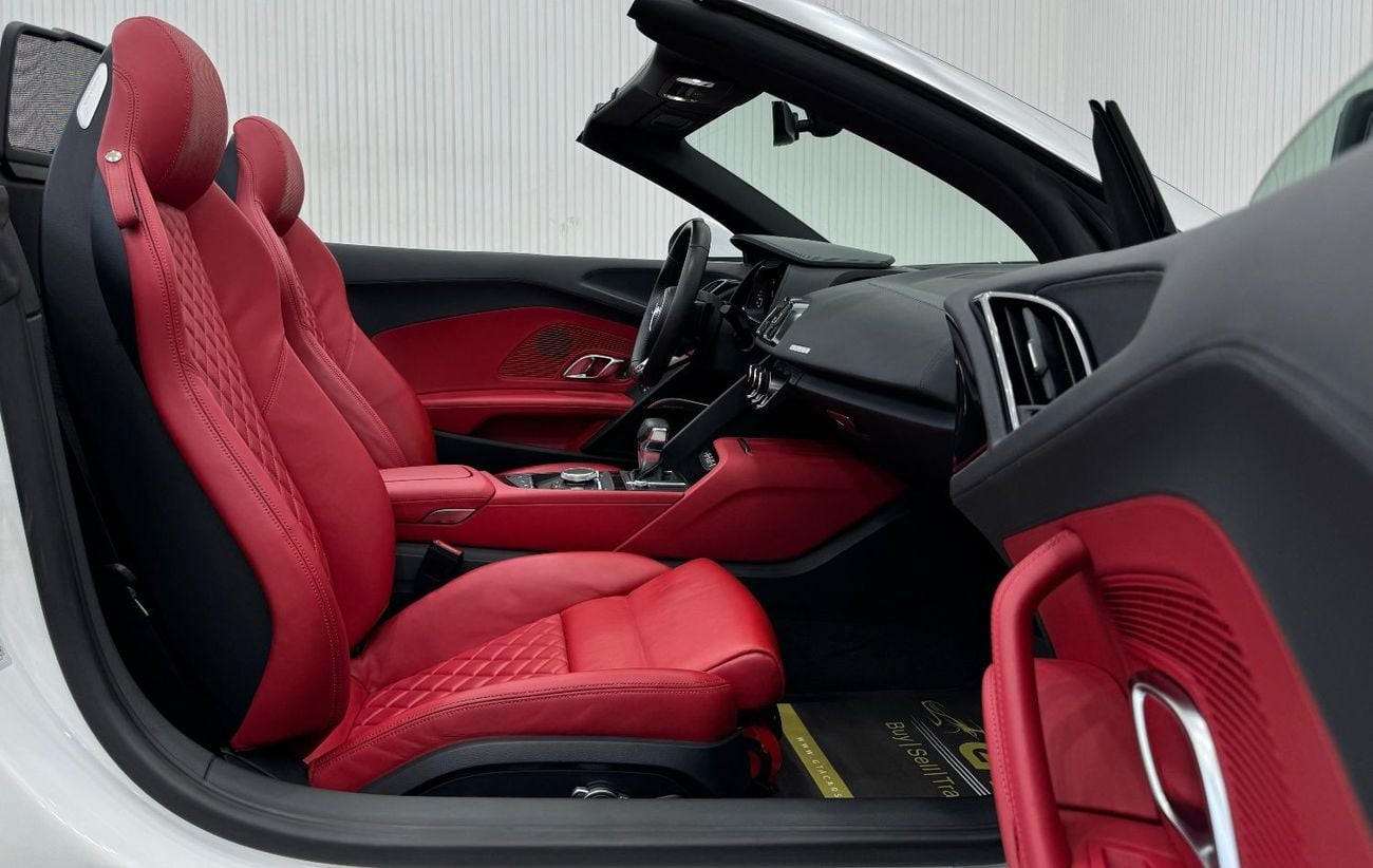 Audi R8 Spyder Std 5.2L 2017 Audi R8 Spyder V10, Warranty, Full Service History, Carbon Fiber Package, Very 