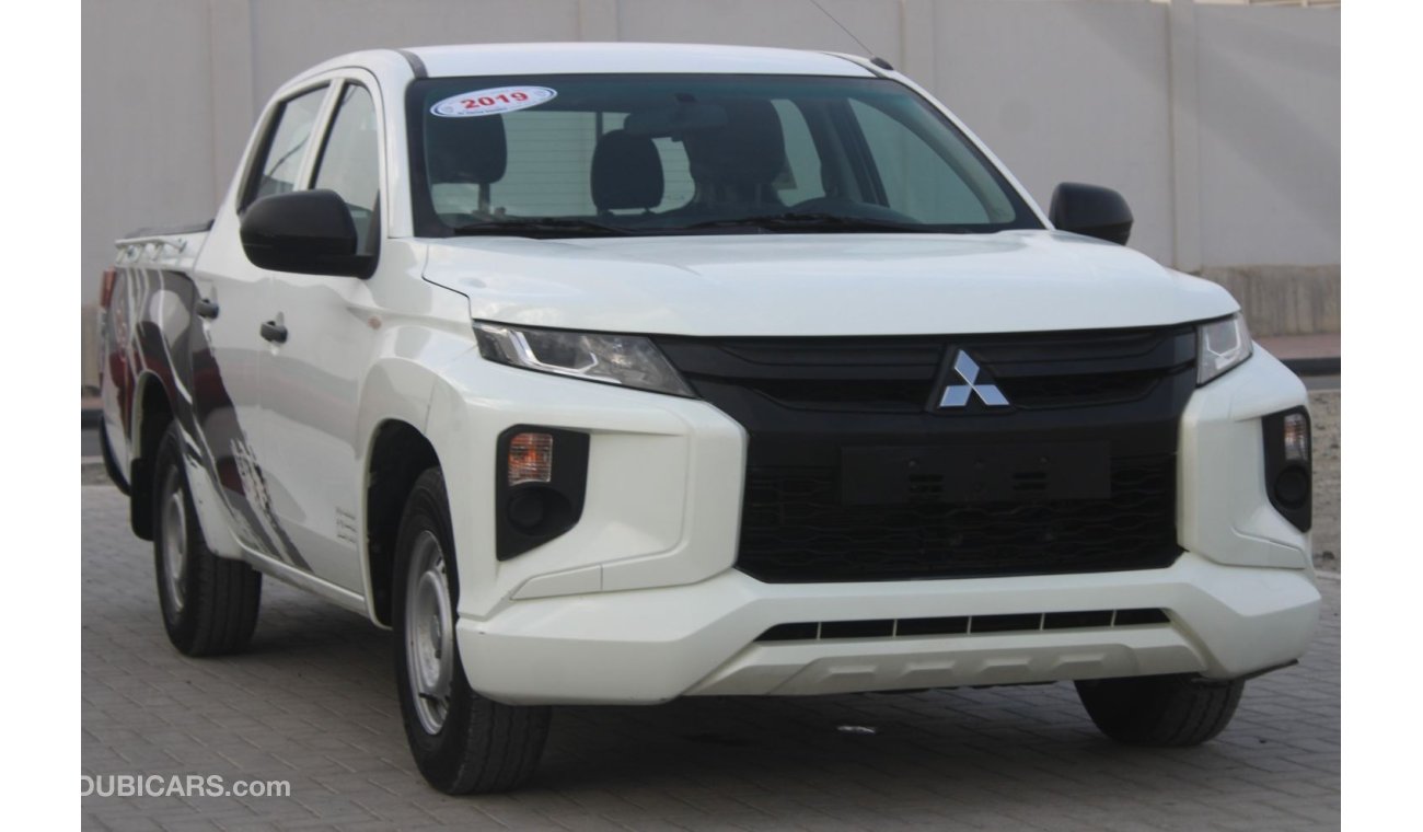 Mitsubishi L200 MITSUBISHI L200 WHITE GCC EXCELLENT CONDITION WITHOUT ACCIDENT