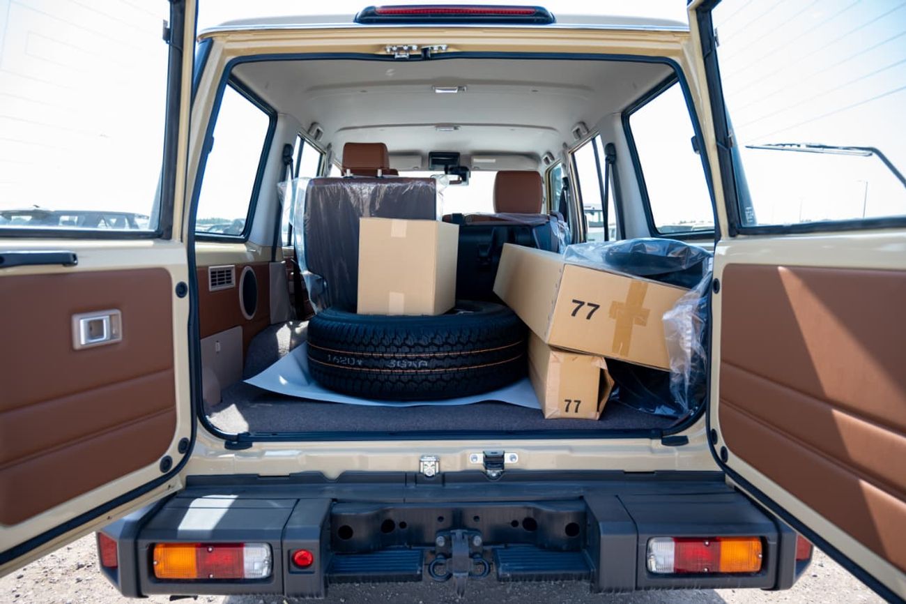 Toyota Land Cruiser 70 LC 76 2.8L | Diesel | 4 Cylinder | 6 Speed Automatic | 5 Door | 5 Seats