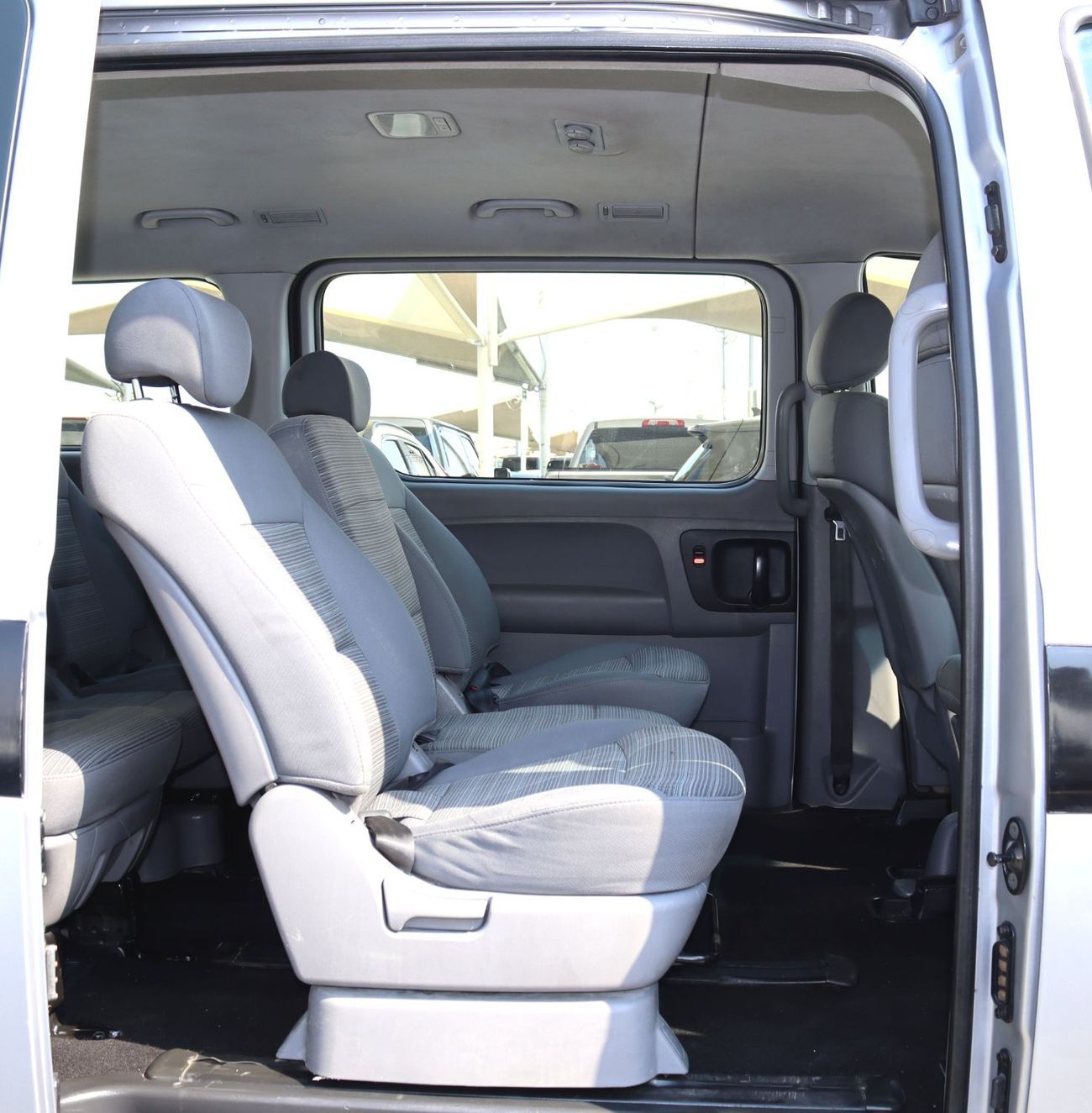 هيونداي H-1 هيونداى H-1موديل 2020 خليجى بدون حوادث  ممشى 123000 كم بمحرك 2.4Lعدد 12 مقعد بحاله ممتازه