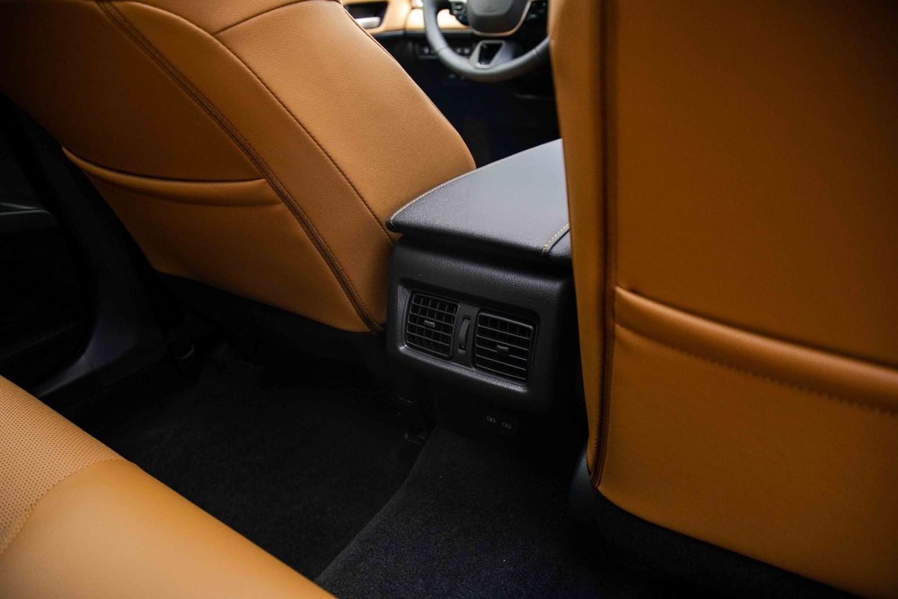 Toyota Camry GLE 2.5L - NETURAL BLACK INSIDE TAN | EXPORT ONLY
