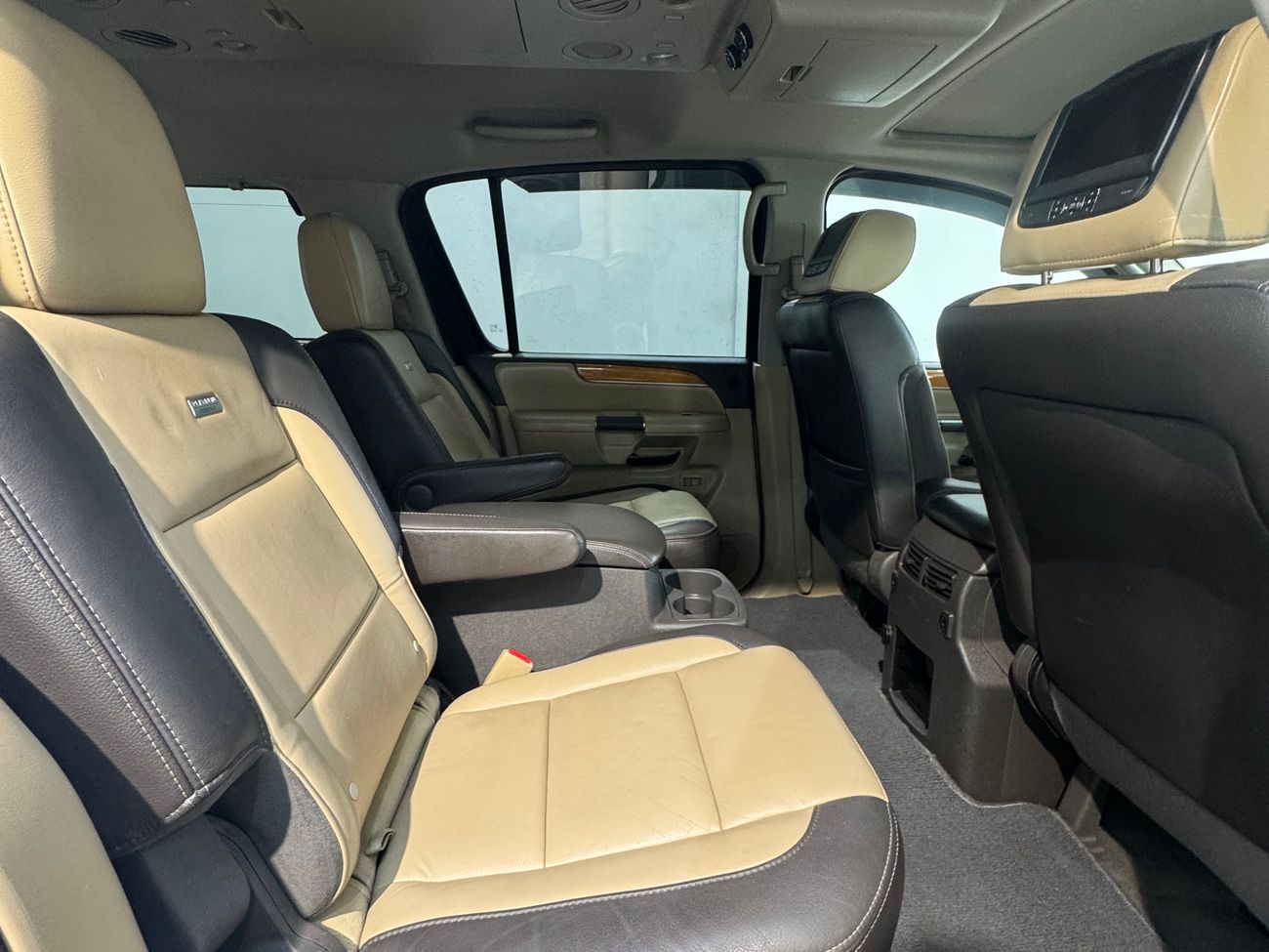 Nissan Armada Platinum