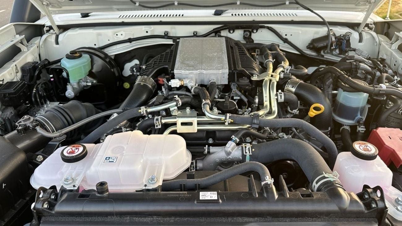 تويوتا لاند كروزر بيك آب AUTO 2.8 DIESEL