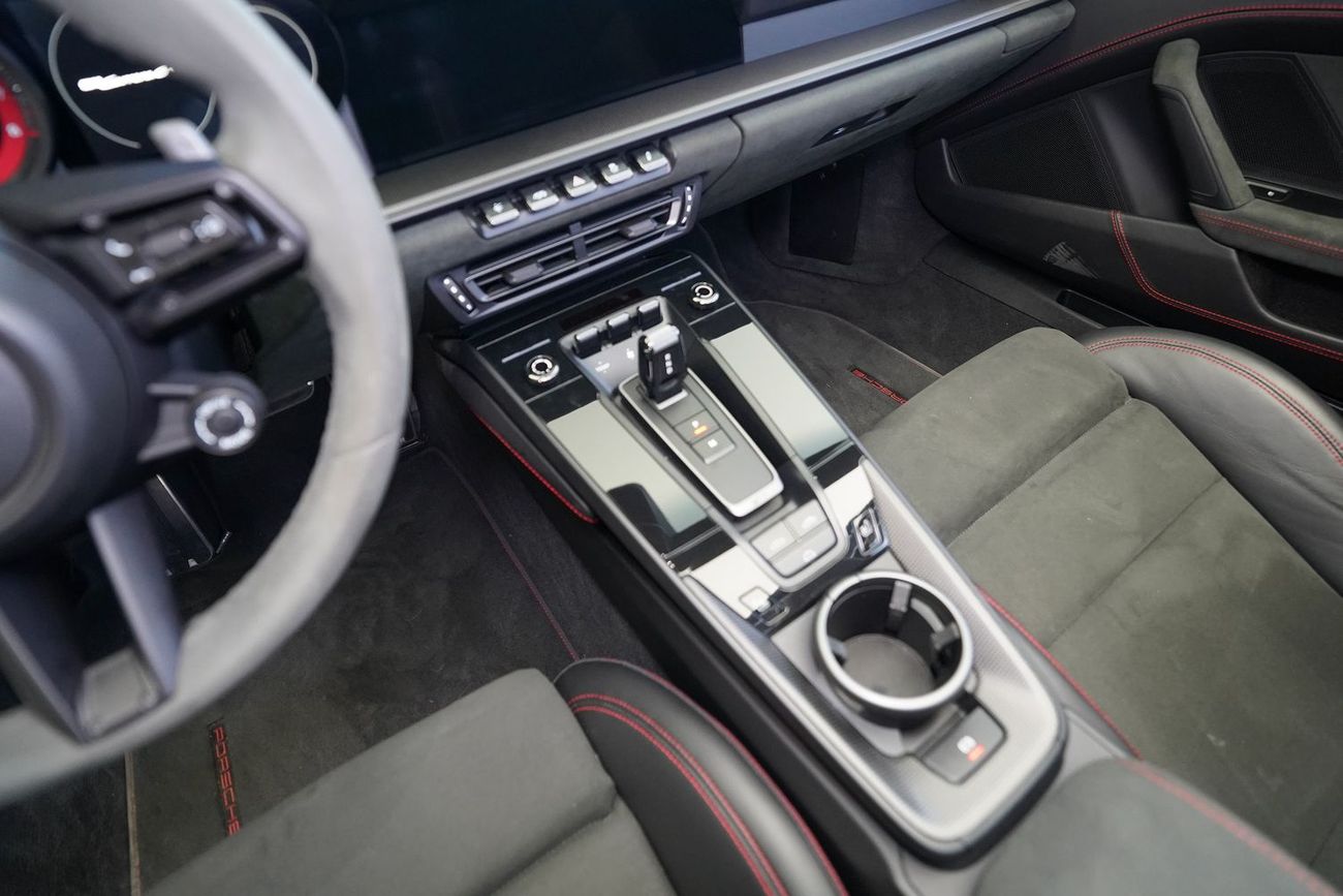 بورش 911 Carrera GTS 3.0L (450 HP) Convertible