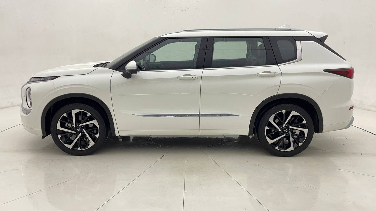 ميتسوبيشي آوتلاندر PREMIUM LAUNCH EDITION 2.5 | بدون دفعة مقدمة | اختبار القيادة في المنزل