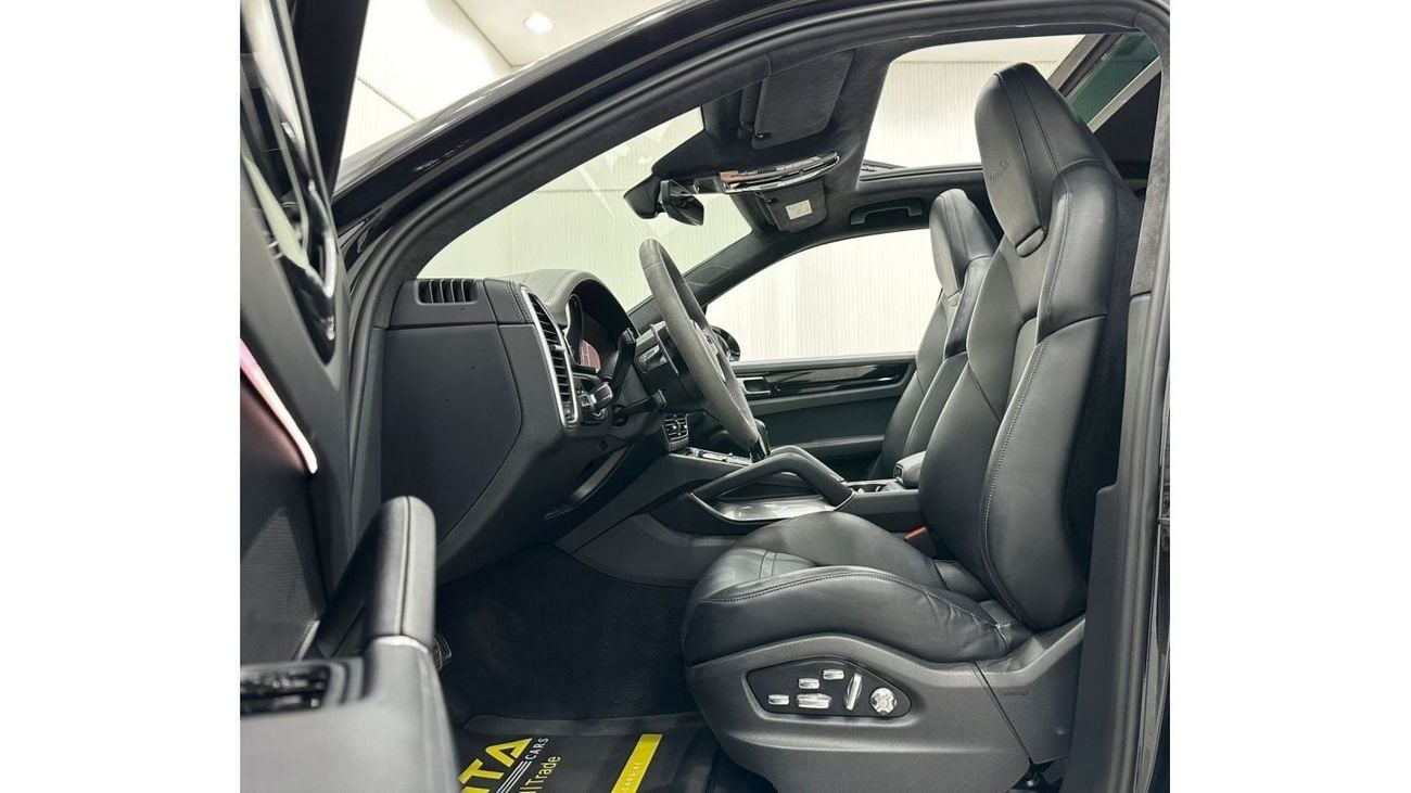 Porsche Cayenne 2018 Porsche Cayenne Turbo, June 2025 Porsche Warranty, Full Options, Low Kms, GCC