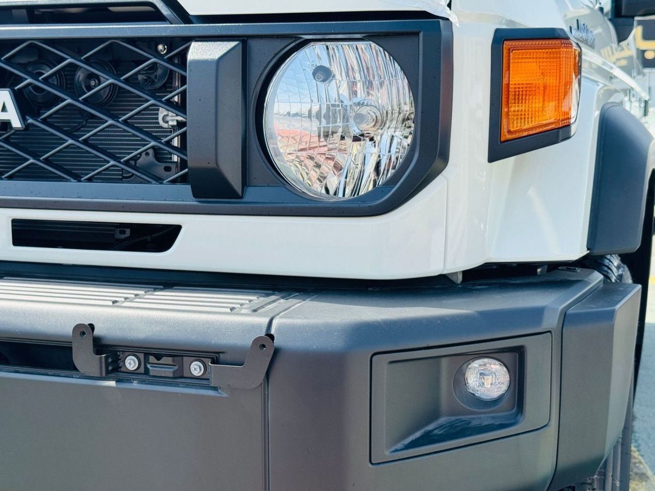 Toyota Land Cruiser TOYOTA LC76 5DOOR 4.0L PTR GCC A/T F/O WHITE 2025