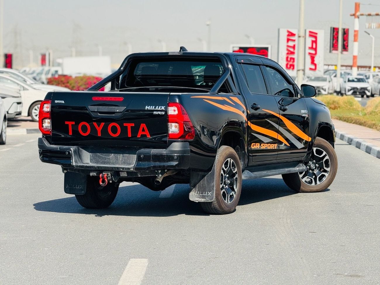 تويوتا هيلوكس Toyota HILUX Full option top of the range with some new options which  HILUX doesn’t have it