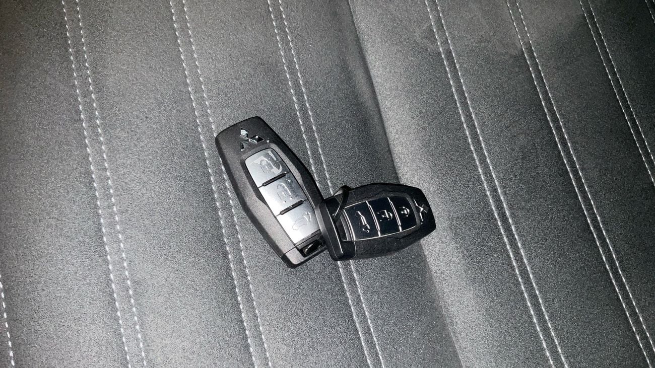 ميتسوبيشي آوتلاندر 2.5 AUTO 4WD 7SEAT HL | شامل الضمان | 0 ﺪﻔﻋﺓ ﺃﻮﻟﻯ