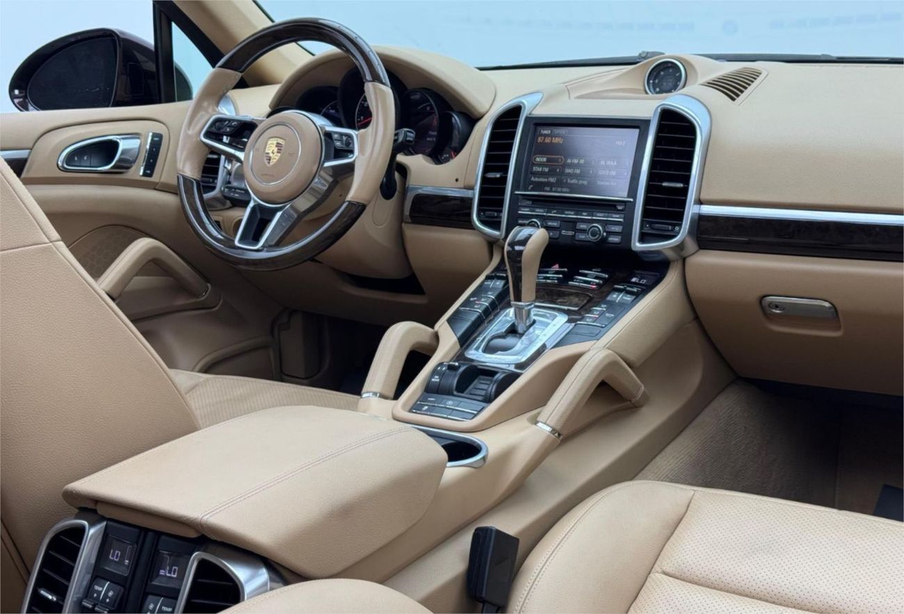 Porsche Cayenne Std 3.6L 2016 Porsche Cayenne, Service History, Excellent Condition, GCC