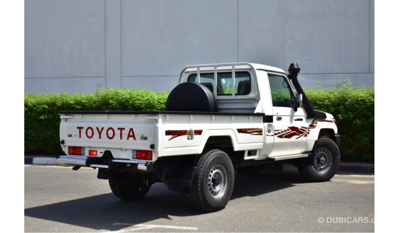 Toyota Land Cruiser Pick Up 79 Single Cab  DLX V8 4.5L Diesel 4wd Manual Transmission