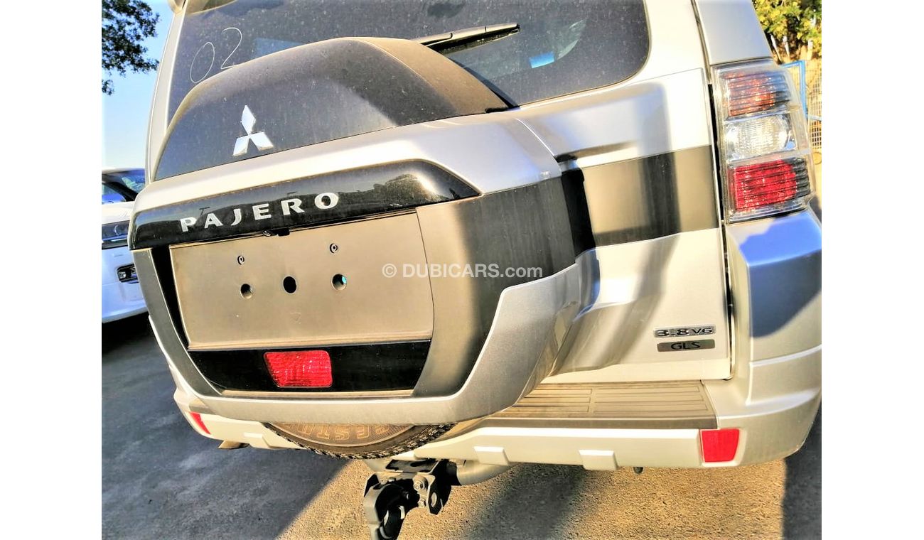 ميتسوبيشي باجيرو V4 مع فتحه سقف  فل اوبشن