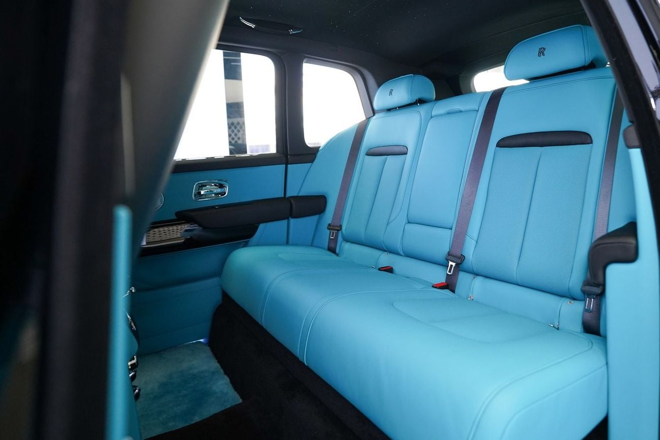 Rolls-Royce Cullinan SILVER BADGE