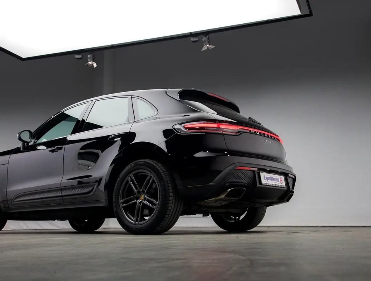 Porsche Macan STANDARD Dealer Service • Sport Chrono • AWD • GCC