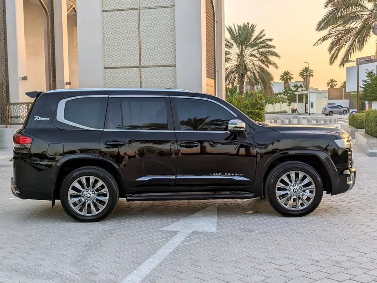 تويوتا لاند كروزر GXR Facelifted With Interior and Exterior | GCC Specs | V6 Engine