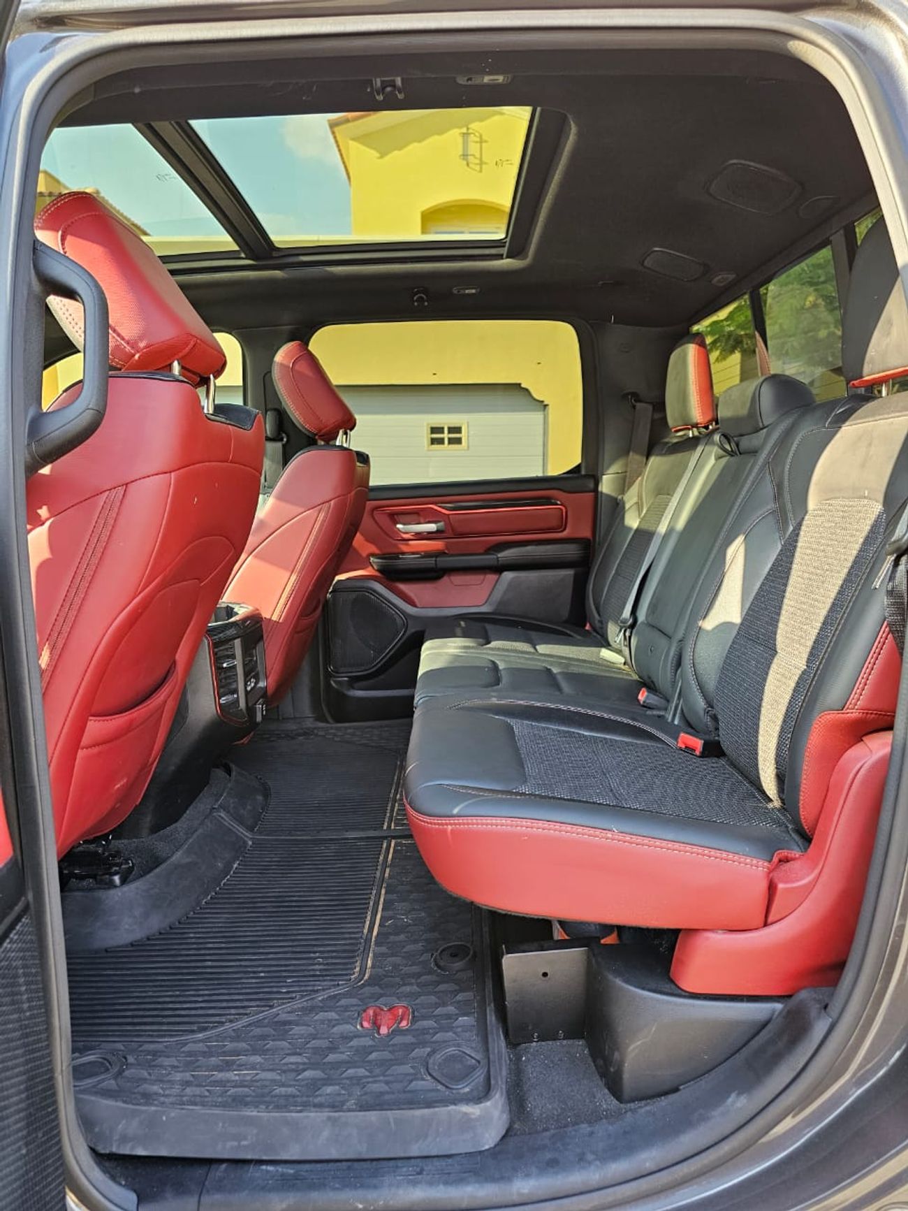 RAM 1500 RAM REBEL/ PANORAMIC ROOF/ 2 TONE LEATHER/ DUAL TRUNK/ CANADIAN CLEAN TITLE