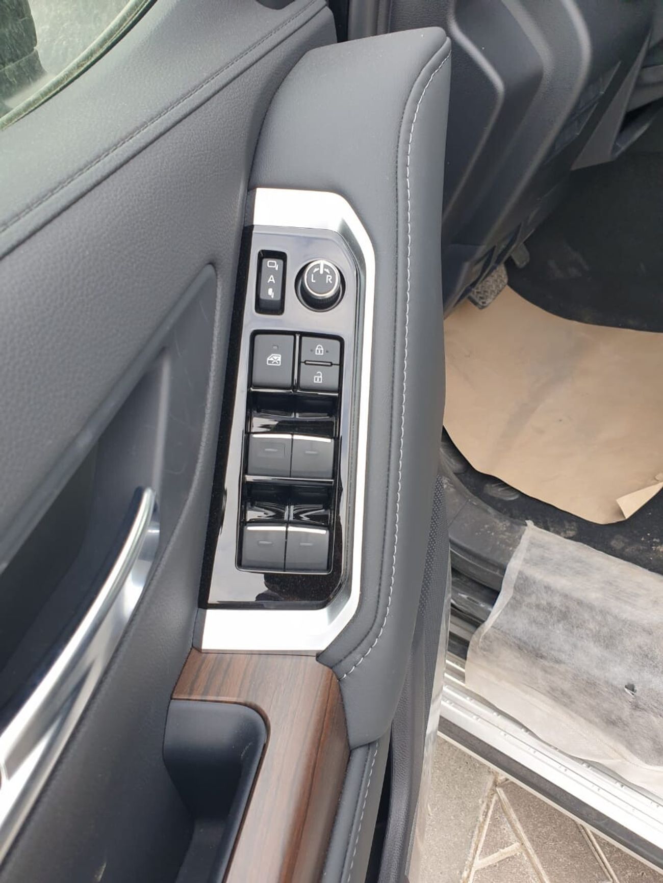 تويوتا لاند كروزر LC300 - GXR - 4.0L - 2024 (PETROL)