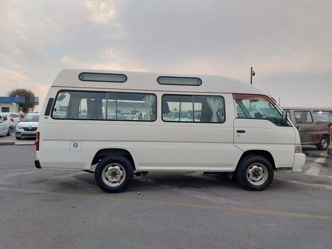 Nissan Caravan NISSAN CARAVAN VAN RHD 2000 MODEL 3.1 L DIESEL AUTOMATIC(PM010502)